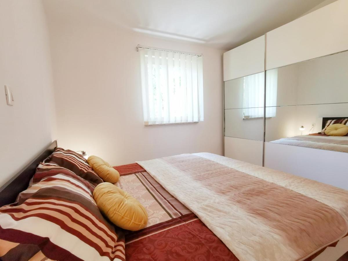 Holiday House Nela Лабин Экстерьер фото