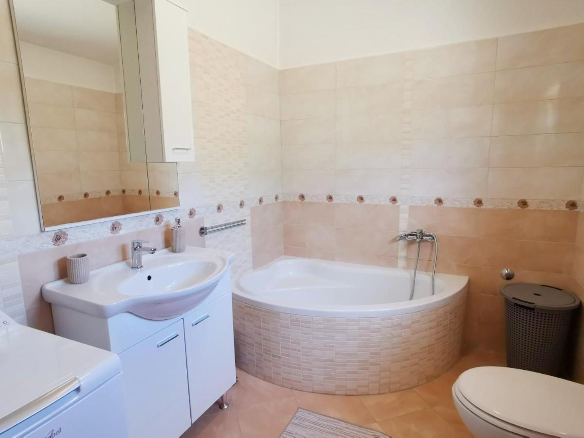 Holiday House Nela Лабин Экстерьер фото